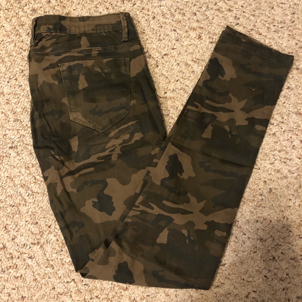 Camo skinny jeans